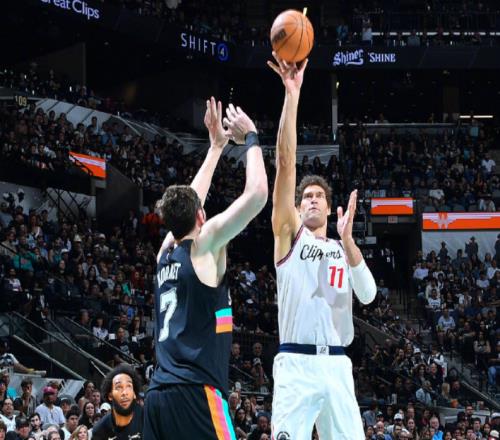 神劇情！快船遭25分大逆轉(zhuǎn)馬刺最后連續(xù)罰球不中卻搶下前場板