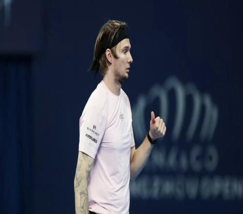 网带两侧的尊严:当握手缺席时,网球礼仪何在