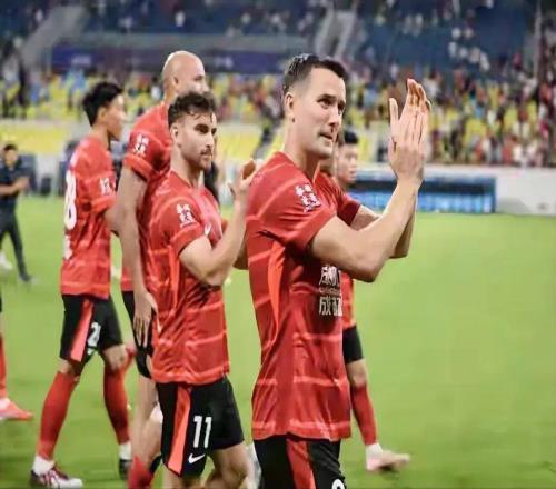 中超争冠白热化,成都掉队,两队有希望捧杯,上海海港剑指三连冠