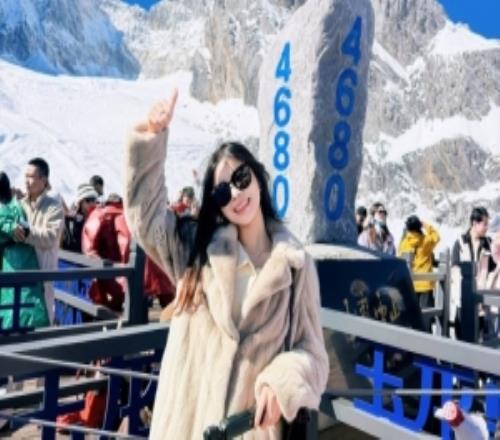 糖小幽晒登山照：没吸氧，登顶玉龙雪山4680开心嗨到放歌！