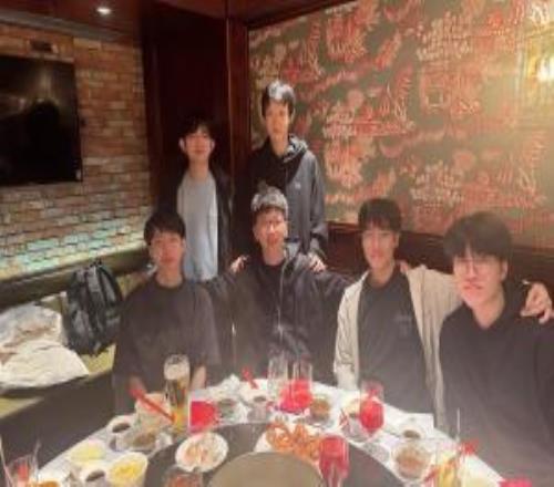 要散伙了嗎AG經理愛笑曬與AL隊員合影：25年我心中最好的五個人