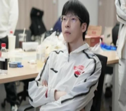 Hope：我们玩得比较着急，准备得没有WBG好，状态也不如对面