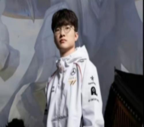 Faker今日进行直播:让粉丝选出他的S15冠军皮肤