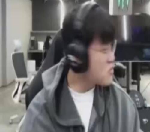 先锋赛当陪练Gumayusi：下周开始91视频H文就要进行训练赛了