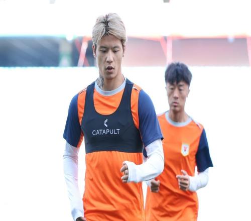 鲁能两位外援前锋状态低迷！球迷建议启用本土黑马，曾留洋巴西