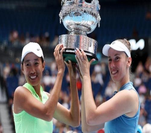 张帅勇夺澳网女双冠军！莱巴金娜击败萨巴伦卡问鼎女单