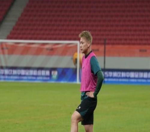 岳鑫告別浙江隊：那些并肩作戰(zhàn)的時光，就當作最珍貴的饋贈