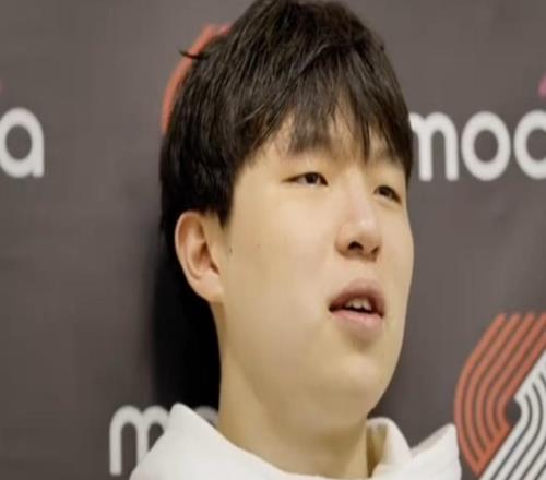 完胜杨瀚森之人才24岁，已被湖人狂追2年！隔扣小杨两节半14+10+8