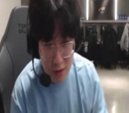 小馋猫这一块！Zeus：有打算去中国看Viper的比赛，他会不会请我吃北京烤鸭啊