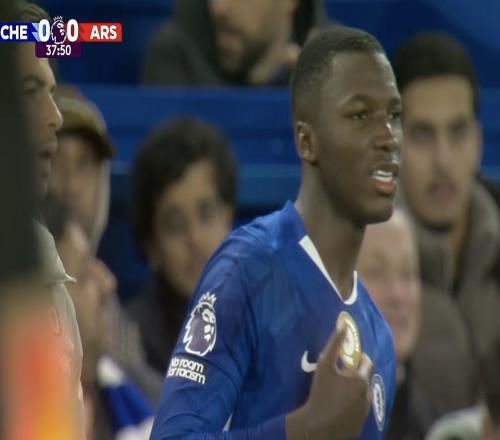 因踩踏染红，凯塞多职业生涯首次在俱乐部赛事被罚下