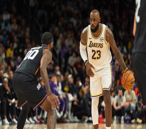 裁判报告:湖人队詹姆斯因与狄龙的冲突未被判罚而获得公正判罚