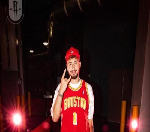 TMac！申京本场比赛入场时身穿的是麦迪球衣