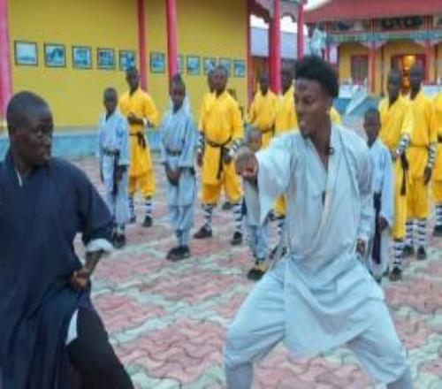 少林弟子！網紅甲亢哥在非洲讚比亞表演中國功夫