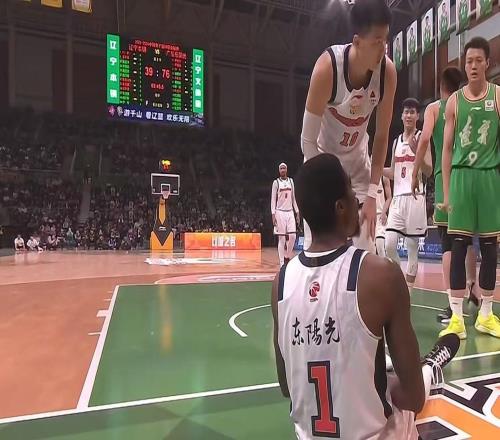 打爆曾凡博+碾压北京!广东“冠军锋线”打成大腿,杜锋赌对了!