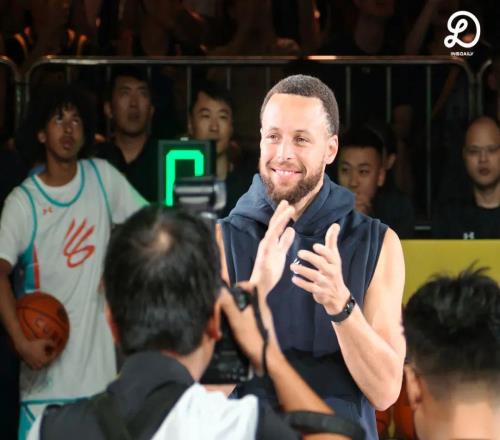 庫里空降中國當“教練”！這一次，他真的變了