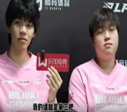 ON：上帝創(chuàng)造Bin沒加腦子Bin：我是懶羊羊因?yàn)楸容^懶