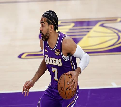 打了10几分钟唯一数据竟然是3次犯规,湖人竟然还不打算弃用他