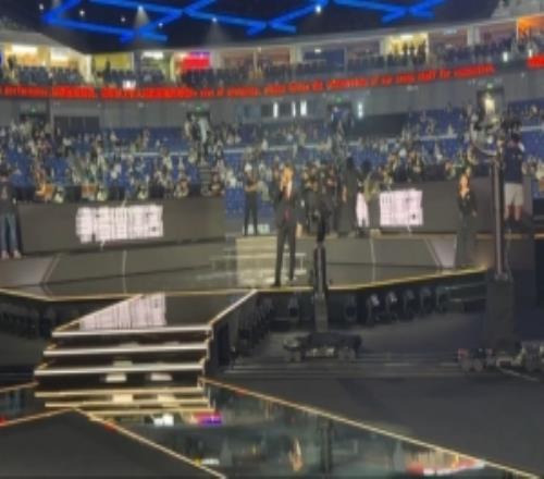 管澤元分享現場照片:解說席距離近到我翻過去就可以站Faker身後