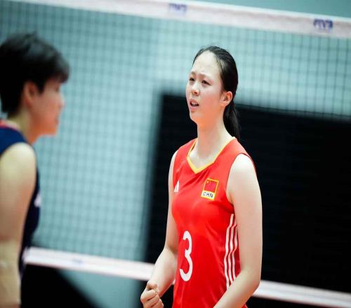 轟16分連勝！中國(guó)女排又一18歲1米92接應(yīng)崛起：未來(lái)接班龔翔宇