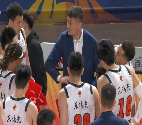 广东男篮惨遭18分逆转,北京33分大胜辽宁复仇深圳上海力克北控