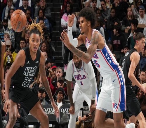 费城6人上双大胜篮网！乔治21分钟打卡魔仙哥20+4马克西22+9