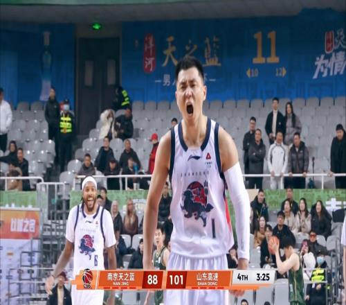 4人罚下、邱彪摔衣暴怒!裁判惹恼山东:高诗岩霸气1战强者归来!