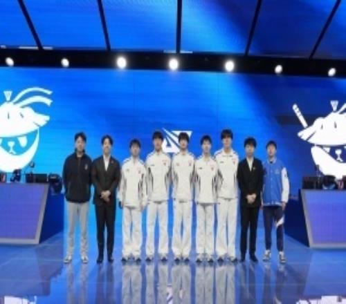 格局呢网友在AL爱笑微博评论“外战看BLG”结果惨遭删除并被拉黑