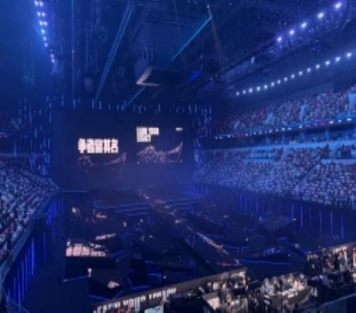 媒体人:决赛场馆弄了地形效果挺精致但跟体育场可能还是没法比