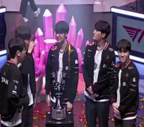 T1拒绝让二追三击败HLE!Faker夺得职业生涯首个K杯冠军