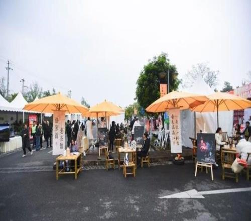 成都：一场“小村跑”，一篇“大文章”