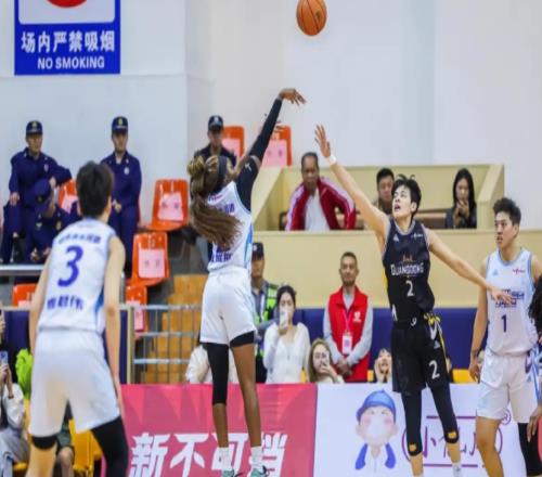 张子宇10分！山东女篮力擒广东，帕克两双数据，终结对手14连胜！