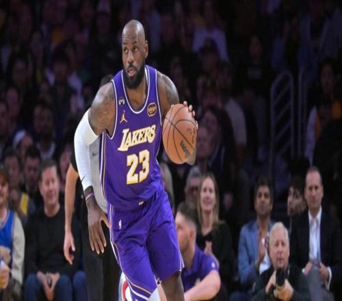 詹姆斯暗示今年不退役！說自己還能強勢打幾年！