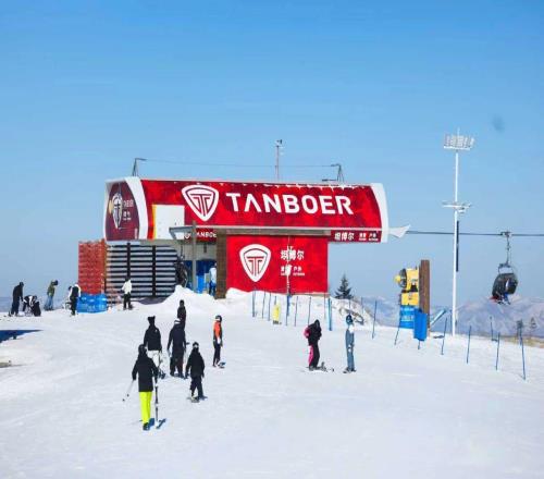 雪舞山巅背后,坦博尔的冰雪专业化破局之路