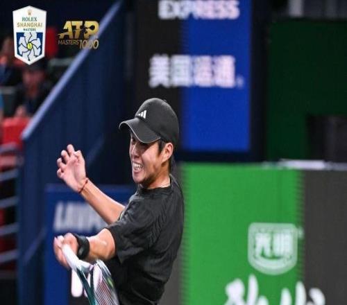 梅德韦杰夫21艰难击败勒纳钱,跻身上海大师赛男单八强