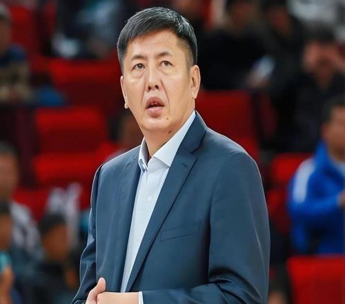 又一CBA主帅要下课了!带队狂输30分,比刘炜还差,战术太单一了