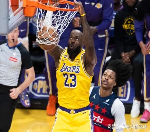 湖人120101奇才！里夫斯錯(cuò)誤明顯，詹姆斯看清現(xiàn)實(shí)，一人成關(guān)鍵