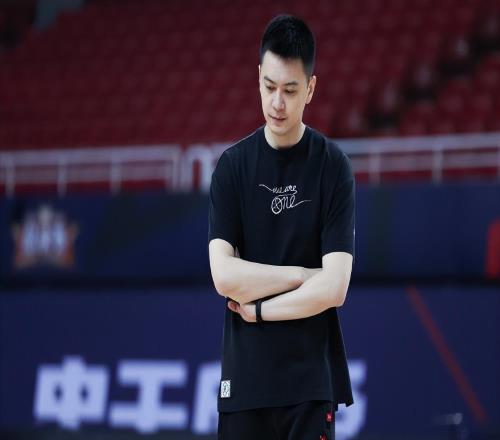 確定加盟！2米03大外援重返遼寧男籃，與楊鳴再次攜手