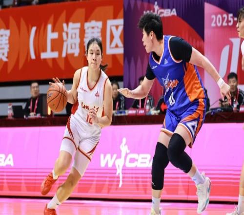 轰30+10+5!中国女篮19岁1米82新星蜕变:她才是李梦接班人