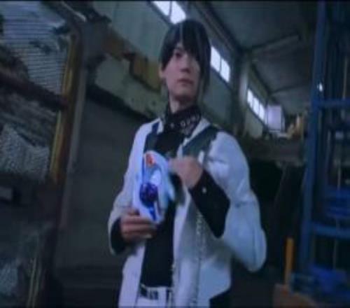 原来阿水休息是拍假面骑士去了《假面骑士ZZZ》预告“喻文波”变身假面骑士诺克斯