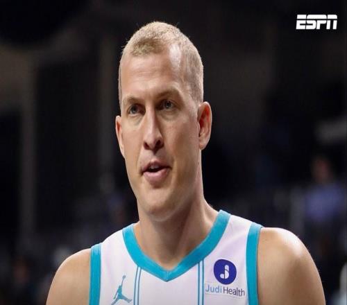 Shams:普拉姆利和马刺签约至本赛季结束