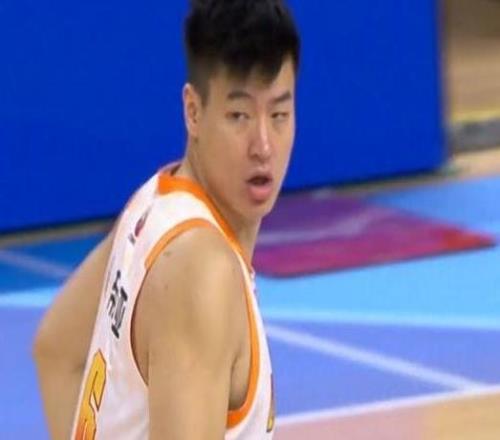 CBA杯赛奇葩一幕!江苏男篮内线马国栋单场罚球7中0颗粒无收