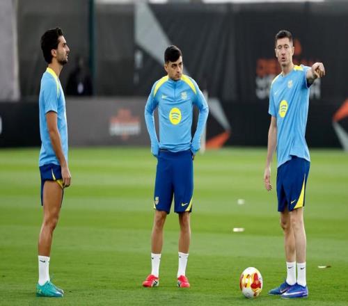 阿斯:巴萨已陷入中锋危机,夏窗若莱万留队将处理费兰的未来