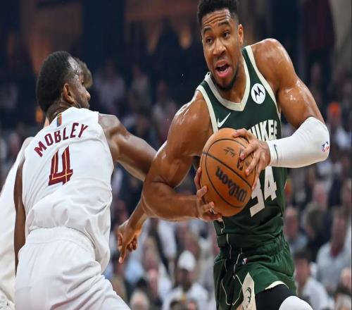 狂轰40+14+9+2+2,字母哥创2大NBA历史第1神迹!雄鹿无缘18分逆转