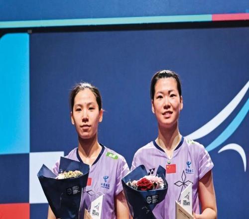 回眸高山低谷皆為寶貴財(cái)富：女雙篇