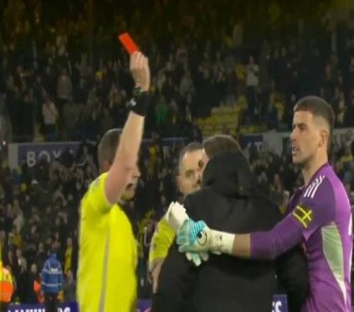 英媒:利兹联将为红牌上诉,法尔克称还没说话呢就被罚下了