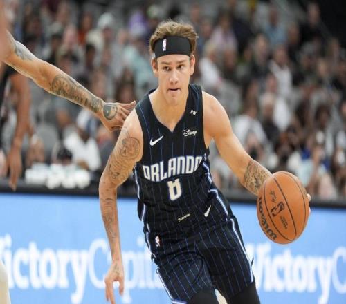 官宣达成签约!草根逆袭!三届扣篮王正式杀回NBA