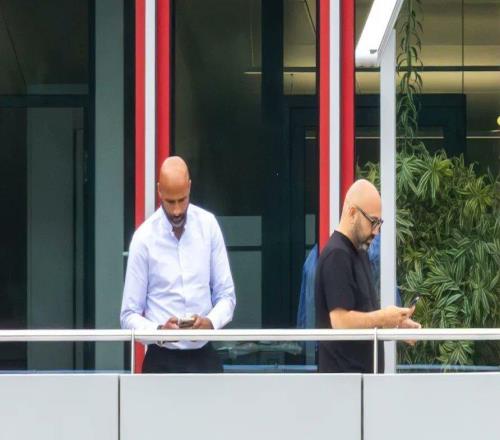 交易即將完成雅克松被拍到出現在拜仁辦公室的陽臺