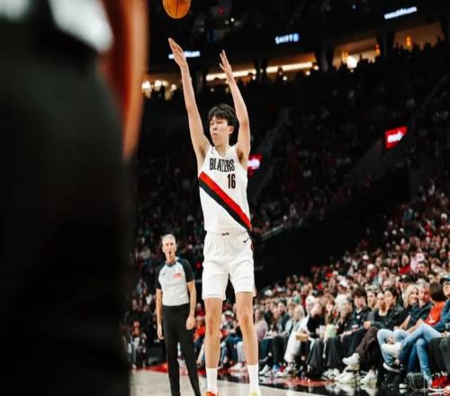 NBA排名榜：湖人险胜灰熊升至西部前三，雷霆连胜终结仍稳居榜首