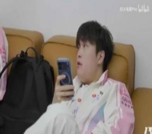 結束了豆瓣發帖：Bin後麵還是要繼續打的BLG買Viper沒花很多錢