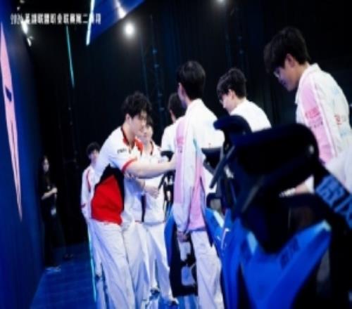 LPL發布BLG賽後返圖：初心如磐篤行致遠期待下一場比賽精彩表現